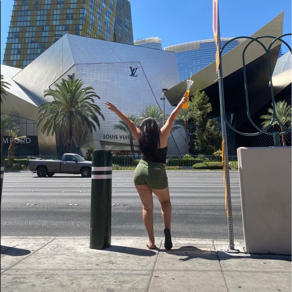 Profile Picture of Ashley Jimenez (@ashleyj1290) on Poshmark