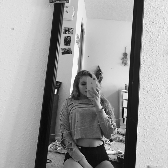 Profile Picture of Mya Christoffersen (@907mya) on Poshmark