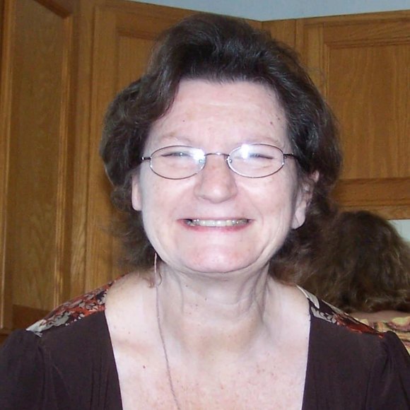 Profile Picture of Linda Aderholdt (@nana3312) on Poshmark