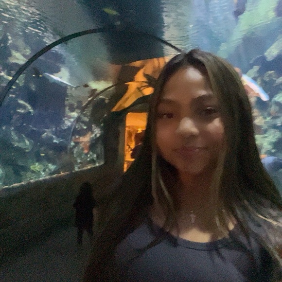 Profile Picture of Taylor Montijo (@taylormontijo29) on Poshmark