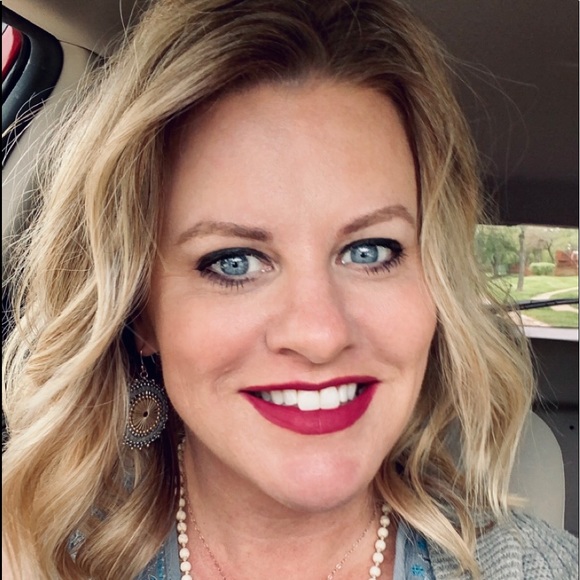 Profile Picture of Faye Reynolds (@hockeymom768) on Poshmark