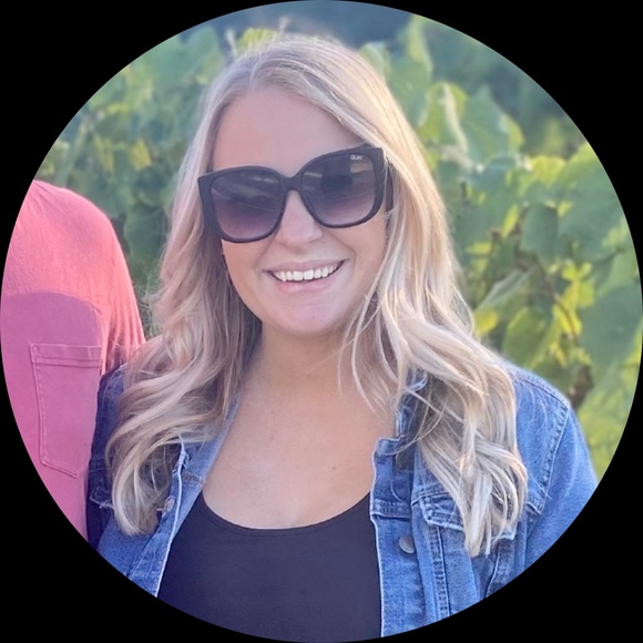 Profile Picture of Kimberlyn Schowe (@kimberlynstepp) on Poshmark