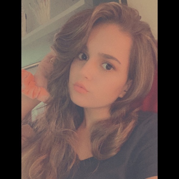 Profile Picture of Alexzandria Kozak (@alez64) on Poshmark