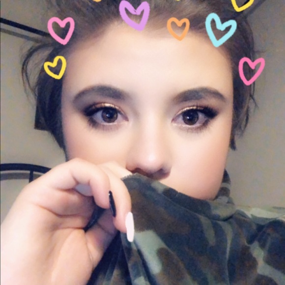 Profile Picture of Alec Woomer (@alecwoomer) on Poshmark