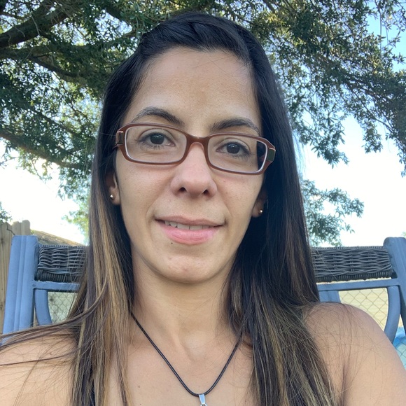 Profile Picture of Emily Babilonia (@00emily0081) on Poshmark