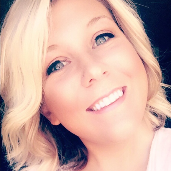 Profile Picture of Paige Schmidt (@paigeschmidt30) on Poshmark