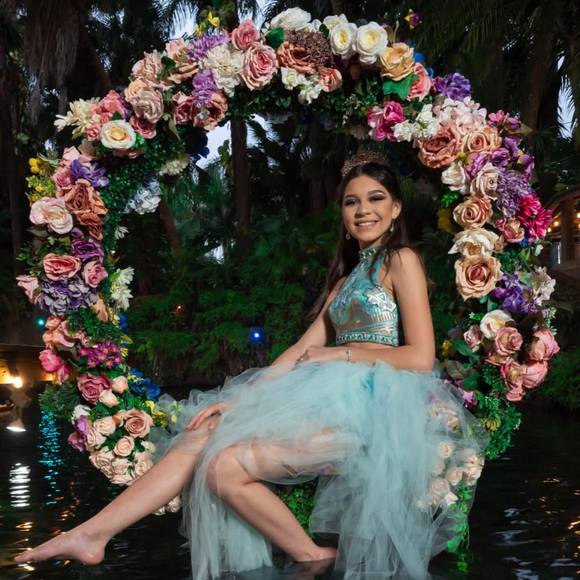 Profile Picture of Jonalys Galarza (@jonalys03) on Poshmark