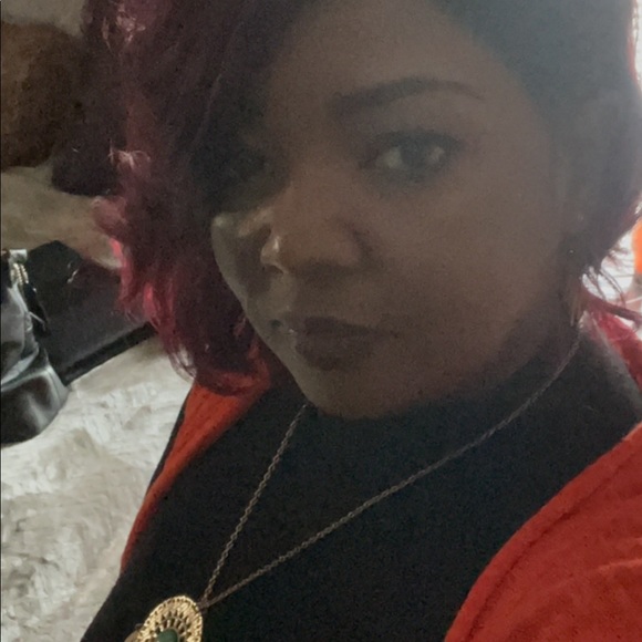 Profile Picture of Cherry Cordis (@cherrycordis) on Poshmark