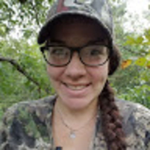 Profile Picture of Samantha Geisler (@ryan2sm) on Poshmark