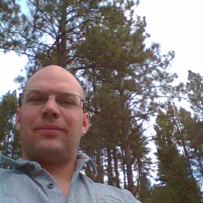 Profile Picture of Jonathan Woolley (@treelander) on Twitter