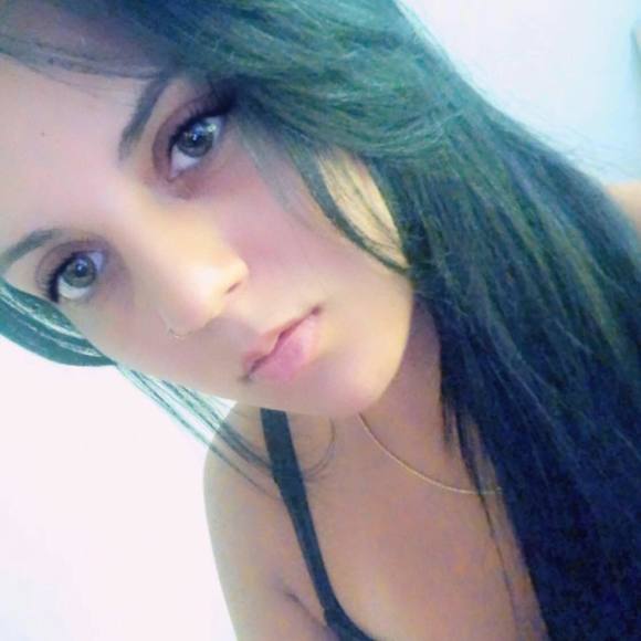 Profile Picture of Lays Simao (@layssimao) on Poshmark