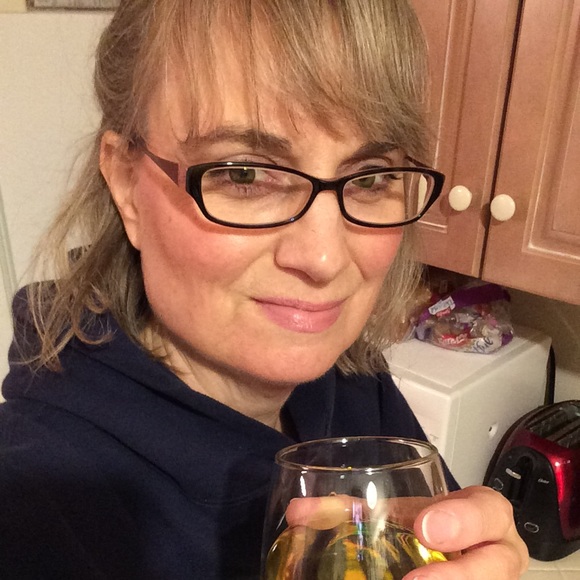 Profile Picture of Jennifer Kindel (@jmkindel) on Poshmark