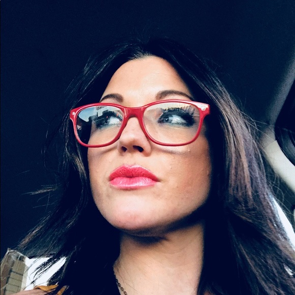 Profile Picture of Meg Sullivan (@megsullivan286) on Poshmark