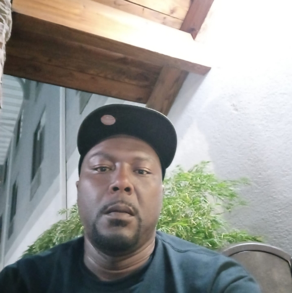 Profile Picture of Michael Pearsall (@michaelpears486) on Poshmark