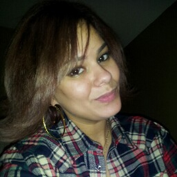 Profile Picture of Julie Santiago (@sjulie20) on Poshmark