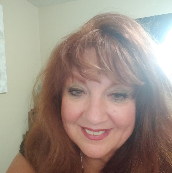 Profile Photo of Rhonda Blevins (@hairdiva68) on Poshmark