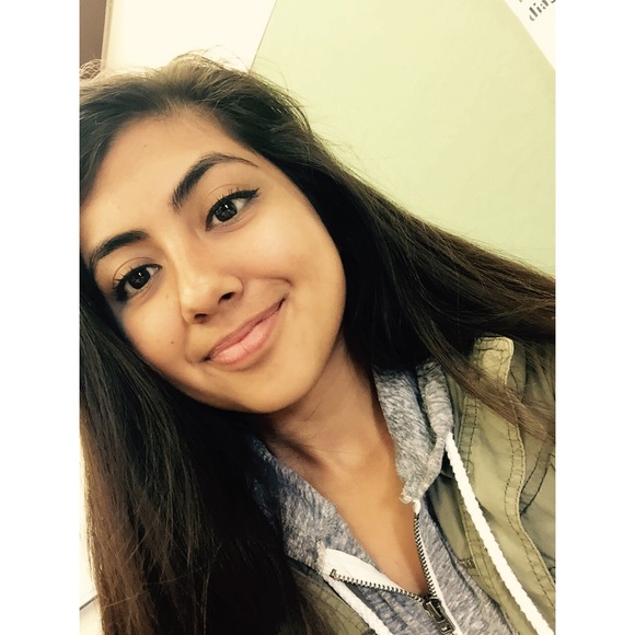 Profile Picture of Xochitl Monroy (@xoxochitl10) on Poshmark