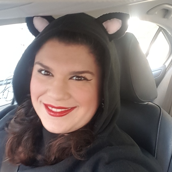 Profile Picture of Danielle Campaniello (@fashionizta05) on Poshmark