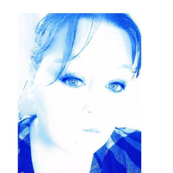 Profile Picture of Crystal Duncan (@crystal1867) on Poshmark