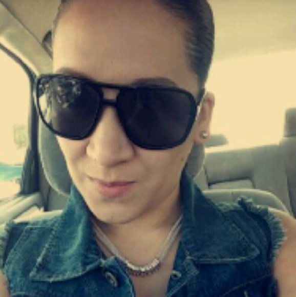 Profile Picture of Ortiz Karla (@ortizkarla) on Poshmark