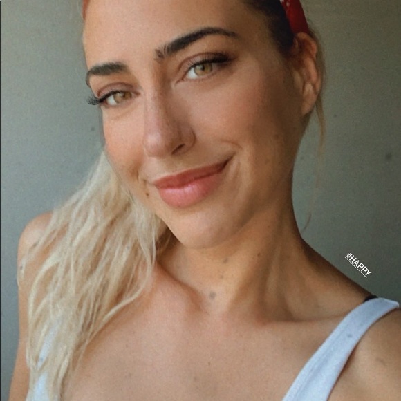 Profile Picture of Shannon Mogavero (@shaniscissorhan) on Poshmark