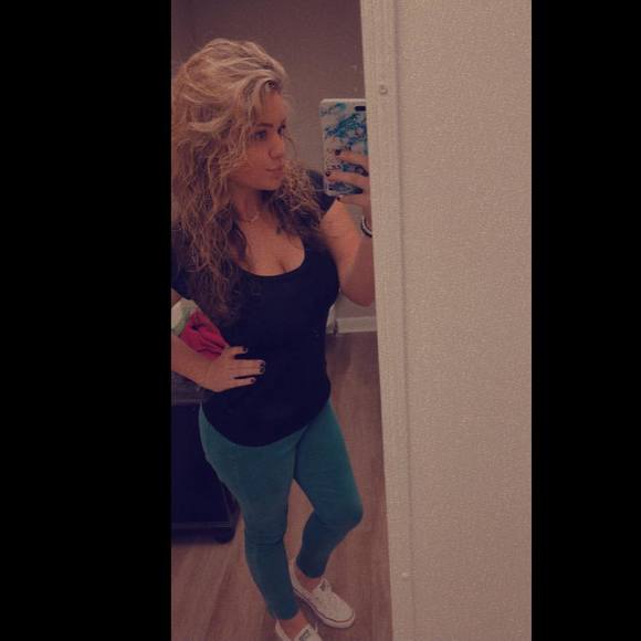 Profile Picture of Dixie Stephens (@dixiet3abo) on Poshmark