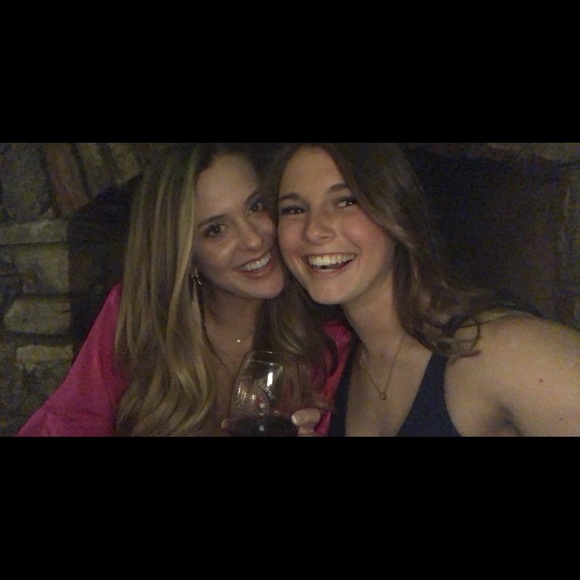 Profile Picture of Julia Estes (@julia_estes) on Poshmark