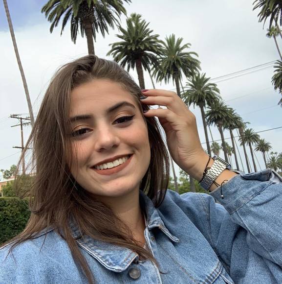 Profile Picture of Laryssa Rozendo (@lary_rozendo) on Poshmark