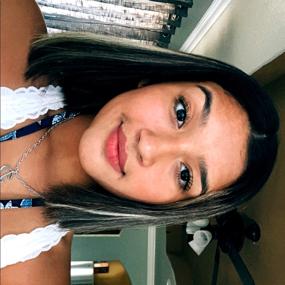 Profile Picture of Daniela Robledo (@daanii2) on Poshmark