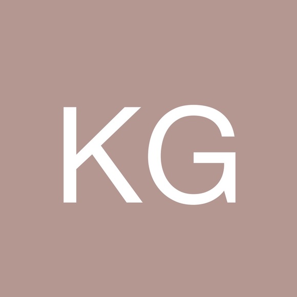 Profile Picture of Kim Gibbons (@gibbonskim) on Poshmark