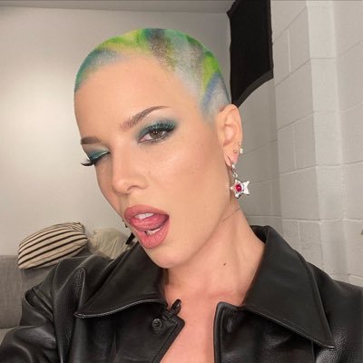 Profile Picture of 𝕝𝕚𝕤𝕤 (@hyrusbiebs) on Twitter