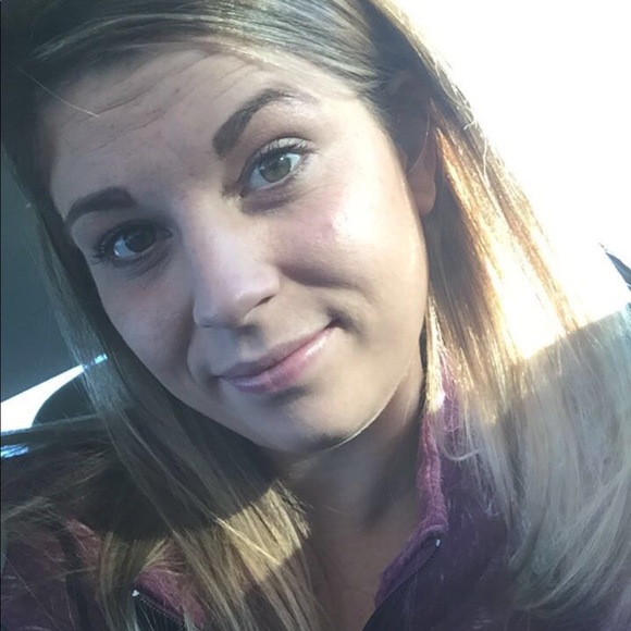 Profile Picture of Brianna Rubino (@brierubino) on Poshmark