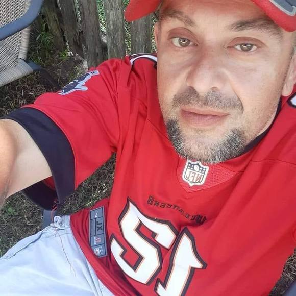 Profile Picture of Benjamin Bowser (@ben33813) on Poshmark