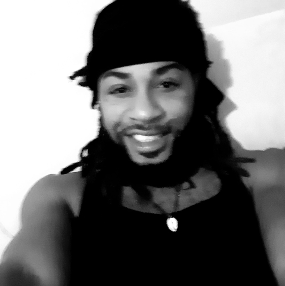 Profile Picture of Solomon Pettiford (@pettifordkarl2) on Poshmark