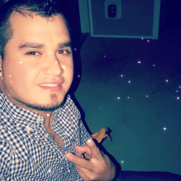 Profile Picture of Gonzalez Gonzalez (@gonz199006) on Poshmark