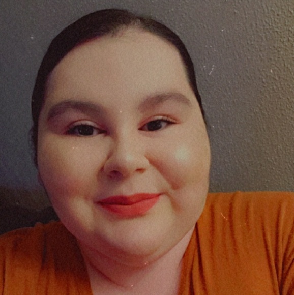 Profile Picture of Desiray Draghi (@desd94) on Poshmark