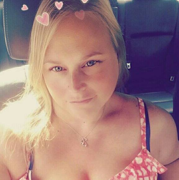 Profile Picture of Jennifer Waisanen (@jwaisanen) on Poshmark