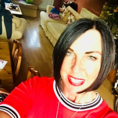 Profile Picture of Lizzy Mary Jones  💙 (@lizzymaryjones) on Twitter