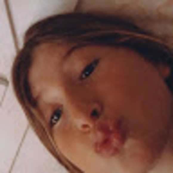 Profile Picture of Audrey Claire (@audreyclaire151) on Poshmark