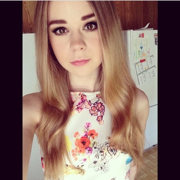 Profile Picture of Victoria Lundstrom (@vickylundstrom) on Poshmark