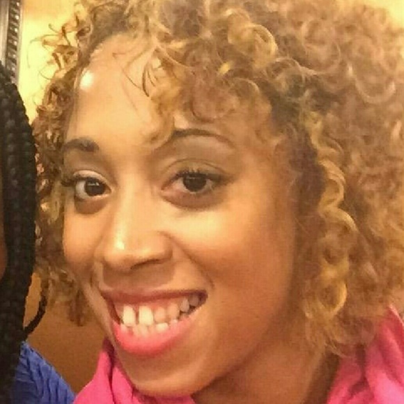 Profile Picture of Alexandra Jenkins (@alexjjenkins) on Poshmark