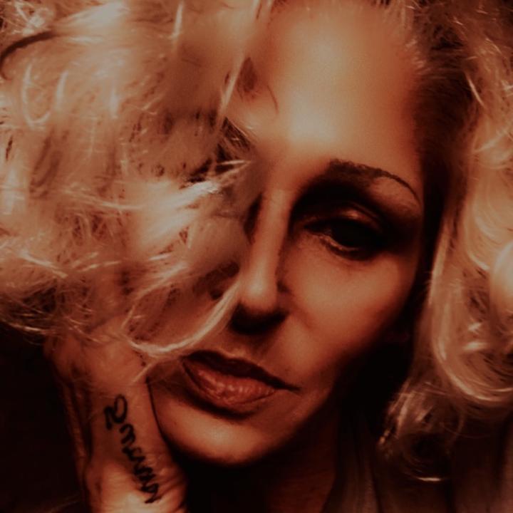 Profile Picture of Lisa Heflin (@lisaheflin) on Tiktok