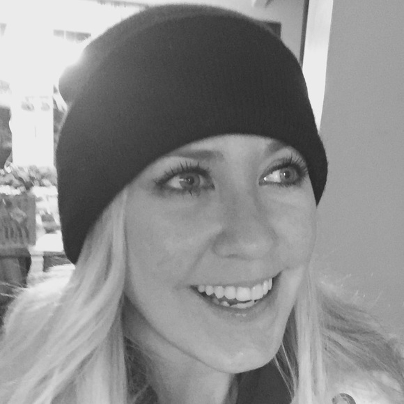 Profile Picture of Beth Lightfoot (@glisson77) on Poshmark