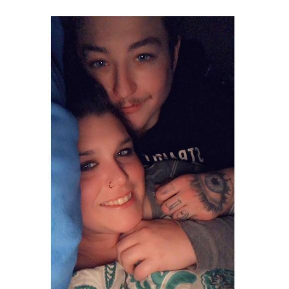 Profile Picture of Carissa Fieweger (@carissabecker10) on Poshmark