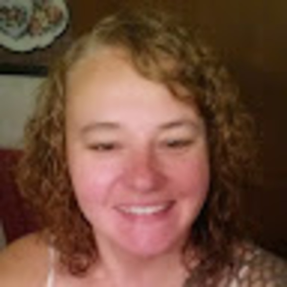 Profile Picture of Ilona Grawvunder (@ilonagraw) on Poshmark