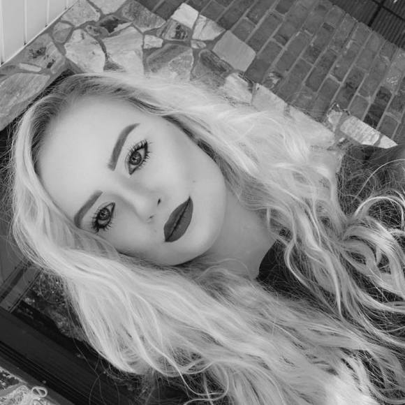 Profile Picture of Haleigh Pair (@haleighpair) on Poshmark