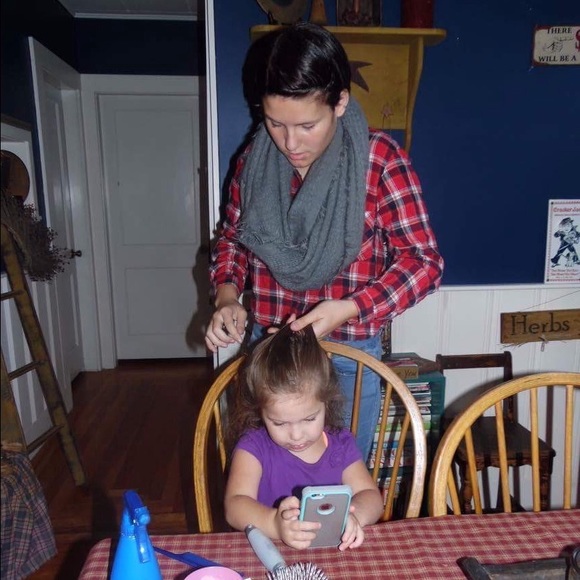 Profile Picture of Fionah Carbee (@fionahcarlin) on Poshmark