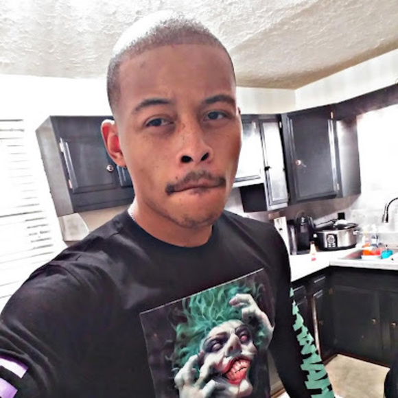 Profile Picture of Larry Richardson (@daplug202) on Poshmark