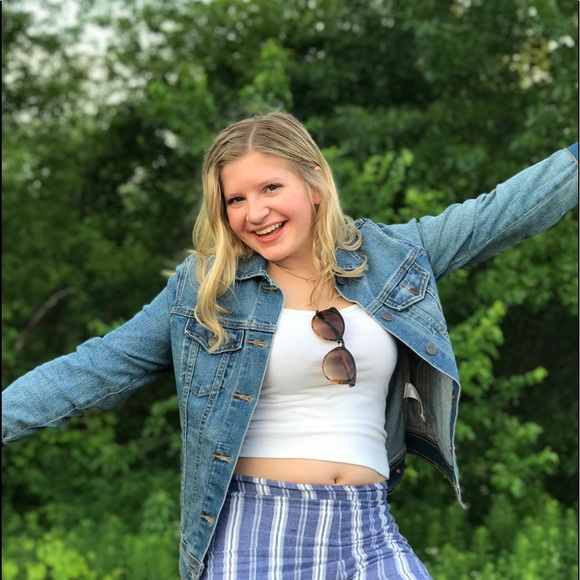 Profile Picture of Maddie Aichinger (@maddie_aich) on Poshmark