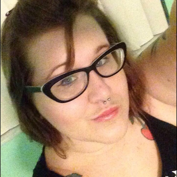 Profile Picture of Alexandria Neville (@missfit13) on Poshmark